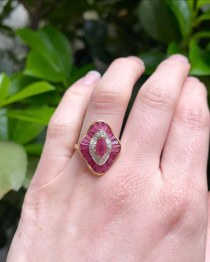 Bague Art - Déco Jupon 25 Rubis 1.32 carat &amp; 16 diamants &quot;Rosalie&quot; - Elliade Paris