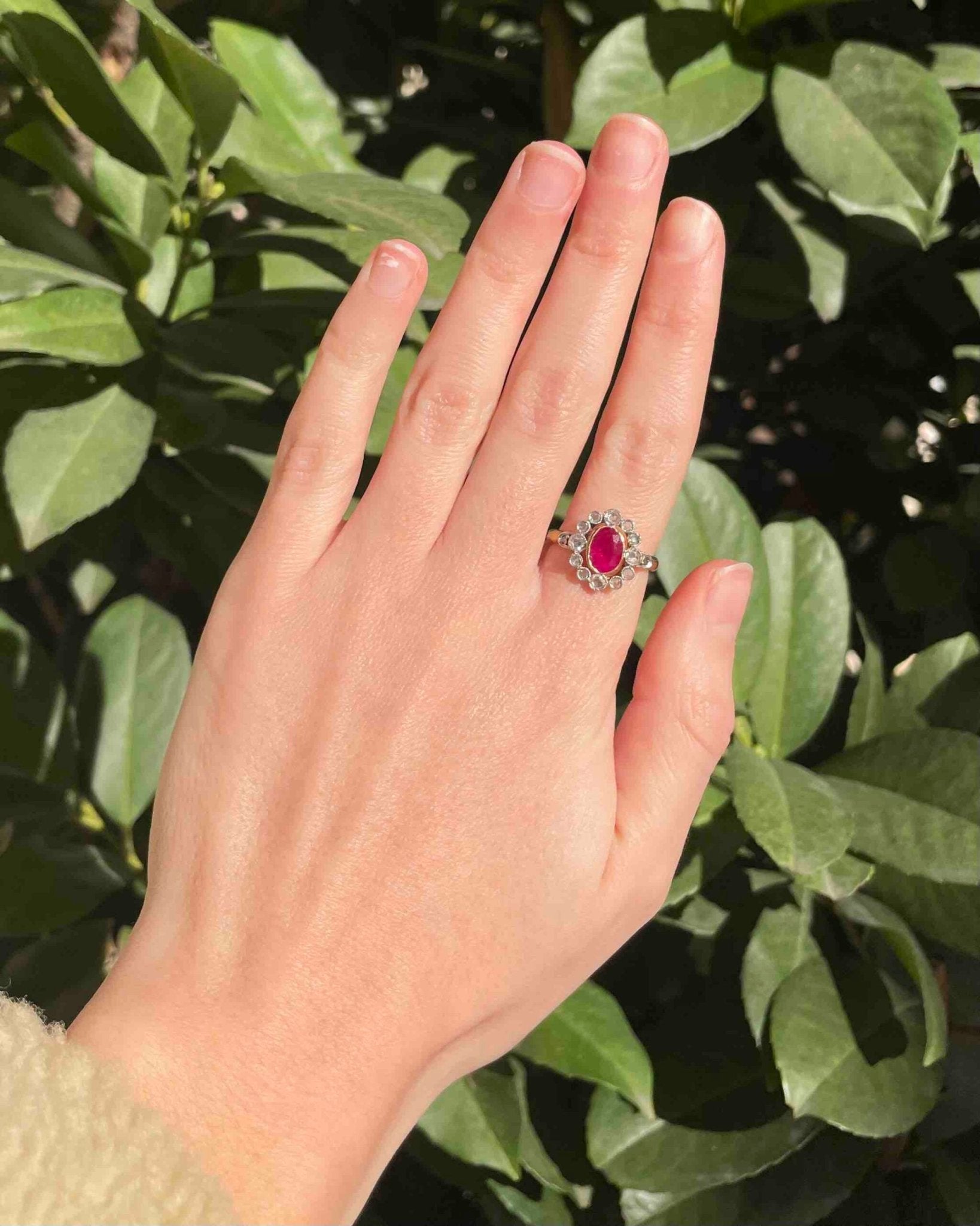 Bague Art - déco Marguerite Rubis &amp; Diamants "Line" - Elliade Paris