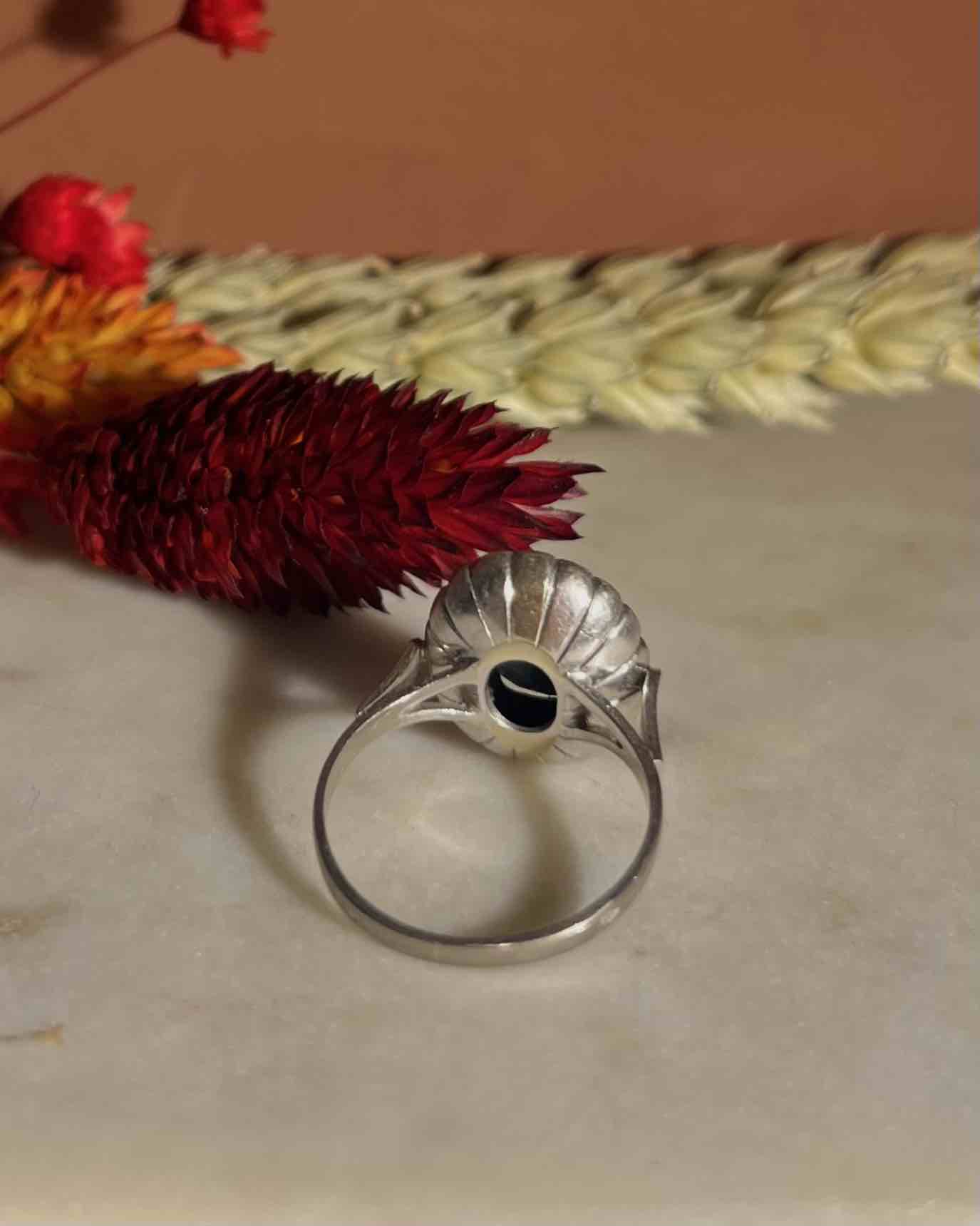 Bague Art - Déco Marguerite Saphir 1.70 carat &amp; Diamants "Rosalia" - Elliade Paris