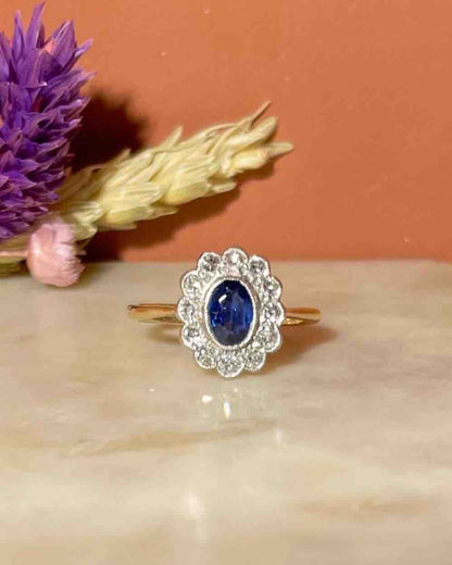 Bague Art Déco Marguerite Saphir &amp; Diamants &quot;Zoeva&quot; - Elliade Paris