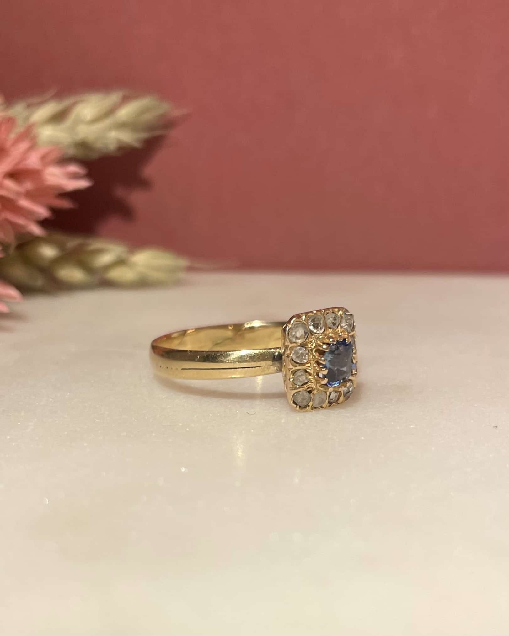 Bague Marguerite Art-Déco Saphir &amp; Diamants "Laurine" - Elliade Paris