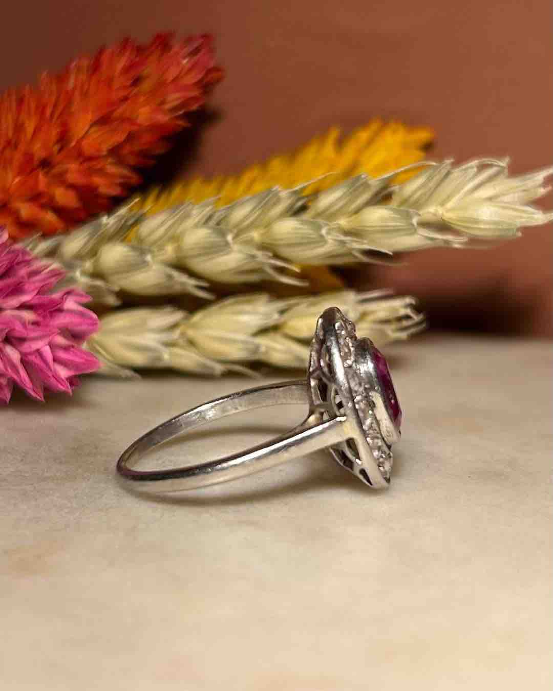 Bague Art - déco Marguerite Saphir Rose &amp; Diamants "Dolly" - Elliade Paris