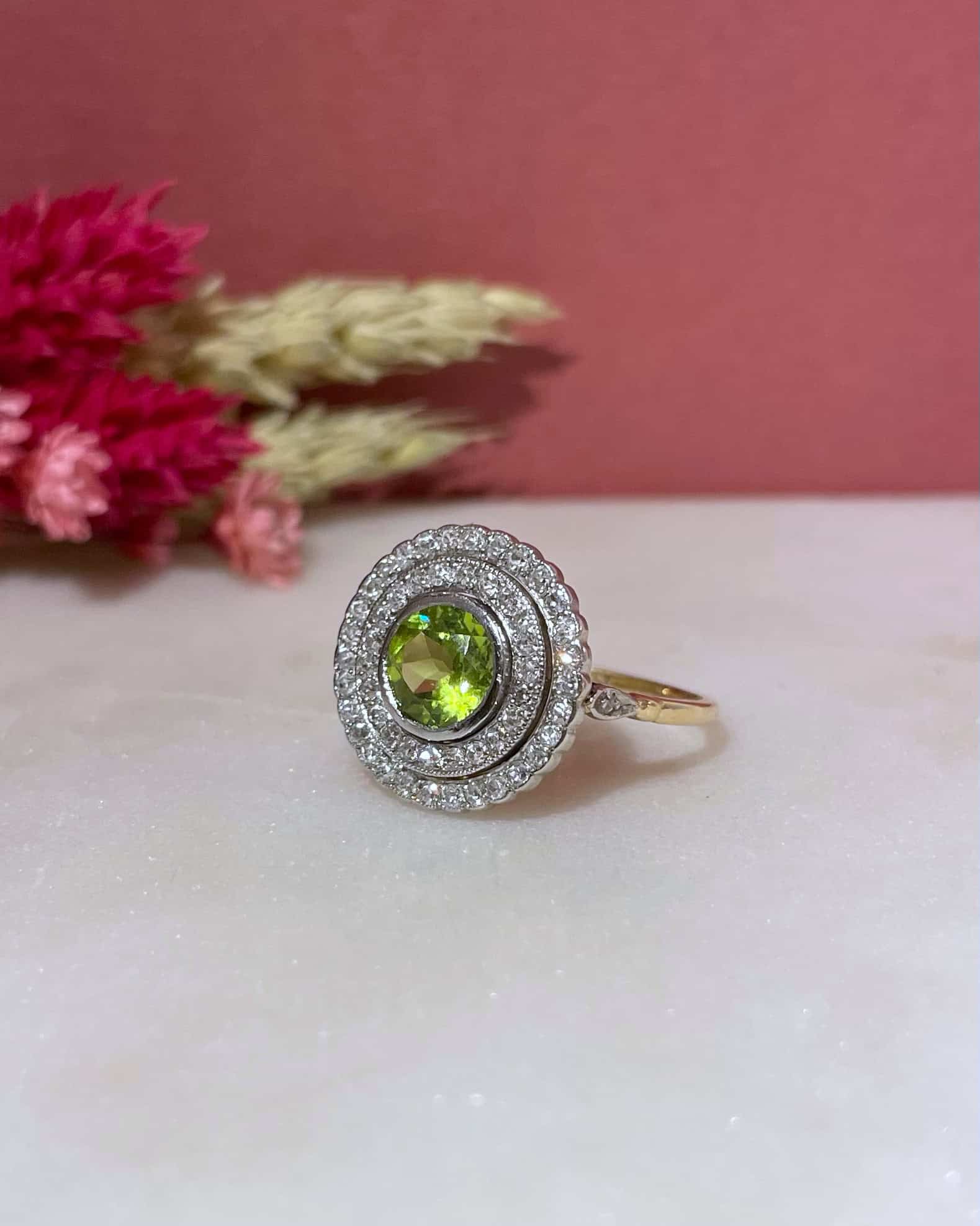 Bague Art - Déco Péridot 1.25 carat &amp; 54 Diamants "Liv" - Elliade Paris