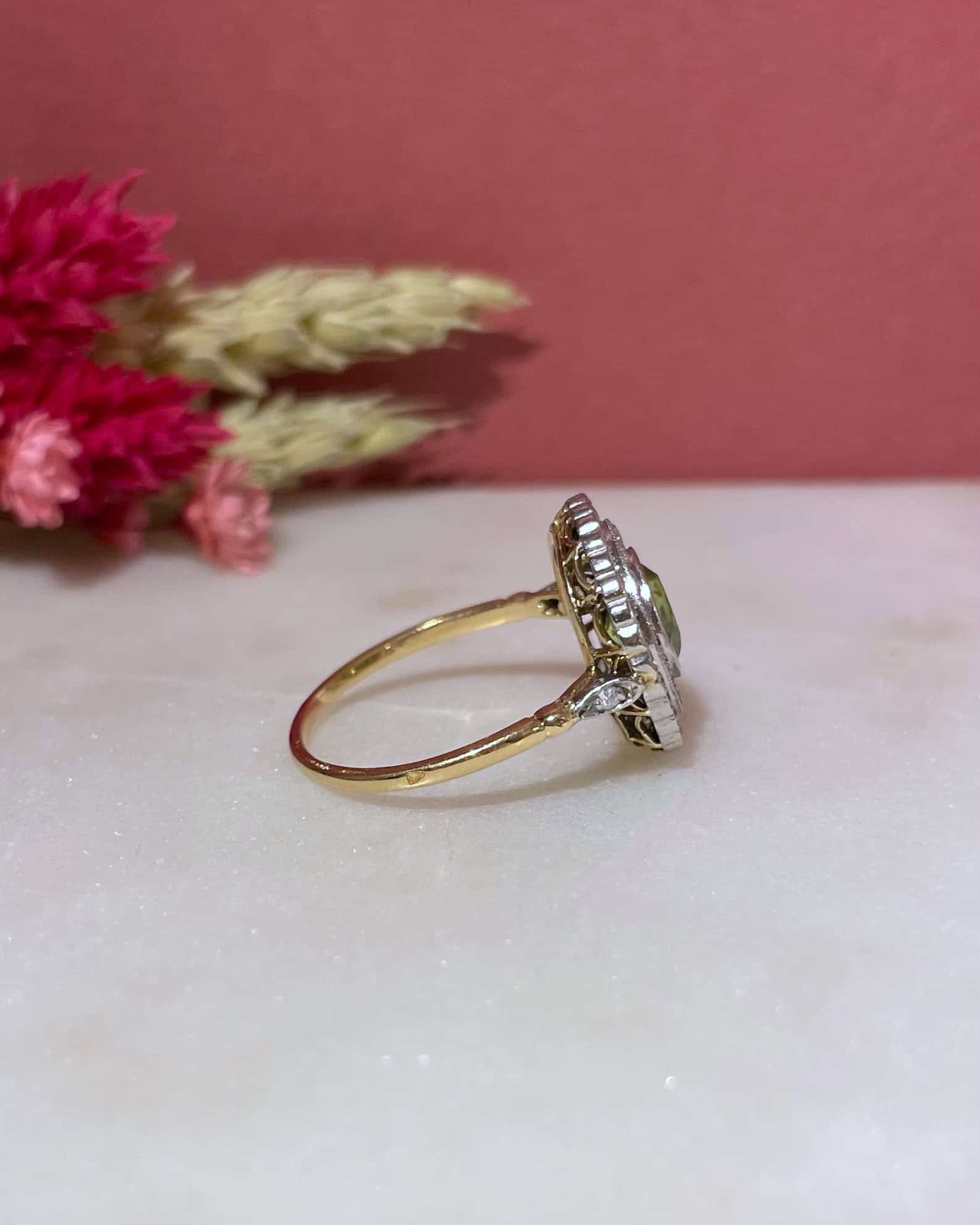 Bague Art - Déco Péridot 1.25 carat &amp; 54 Diamants "Liv" - Elliade Paris