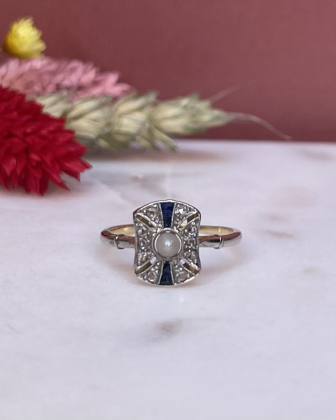 Bague Art - Déco Perle, Saphirs &amp; diamants "Pimprenelle" - Elliade Paris