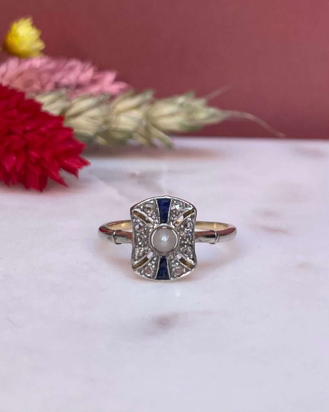 Bague Art - Déco Perle, Saphirs &amp; diamants &quot;Pimprenelle&quot; - Elliade Paris