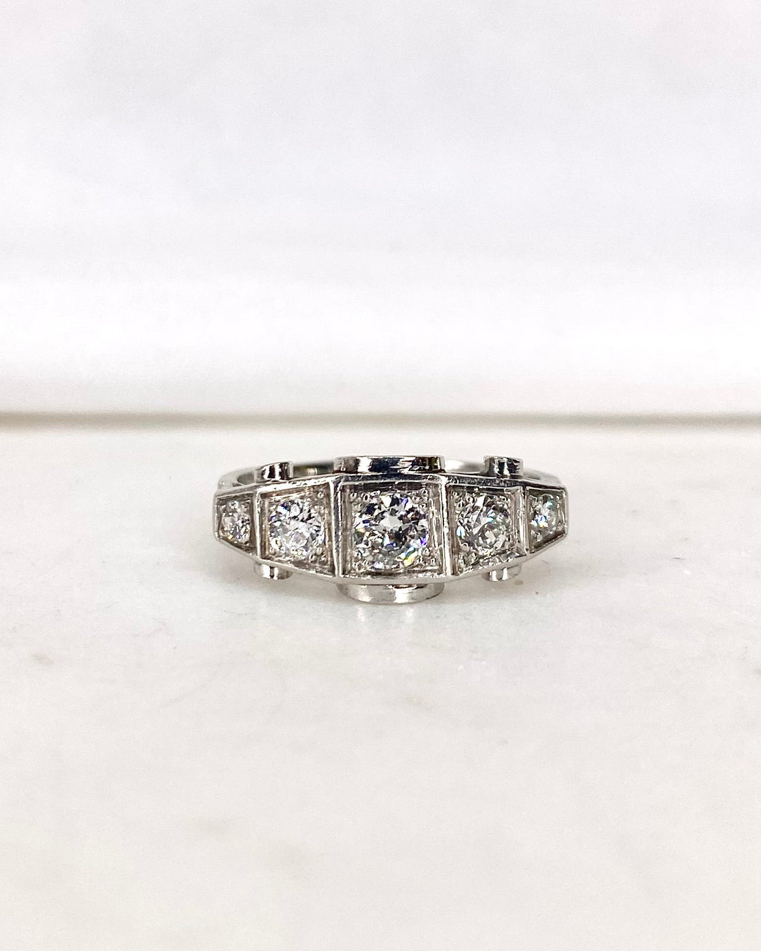 Bague Art Déco Rivière Diamants &quot;Carole&quot; - Elliade Paris