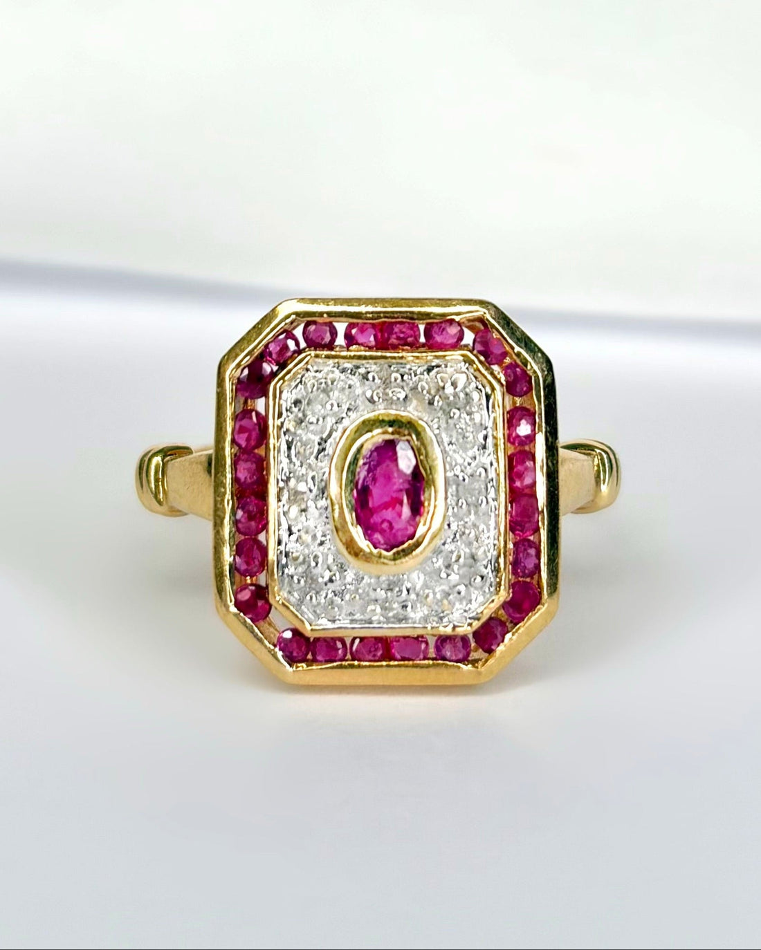 Bague Art - Déco Rubis 0.70 carat &amp; 8 Diamants "Céleste" - Elliade Paris