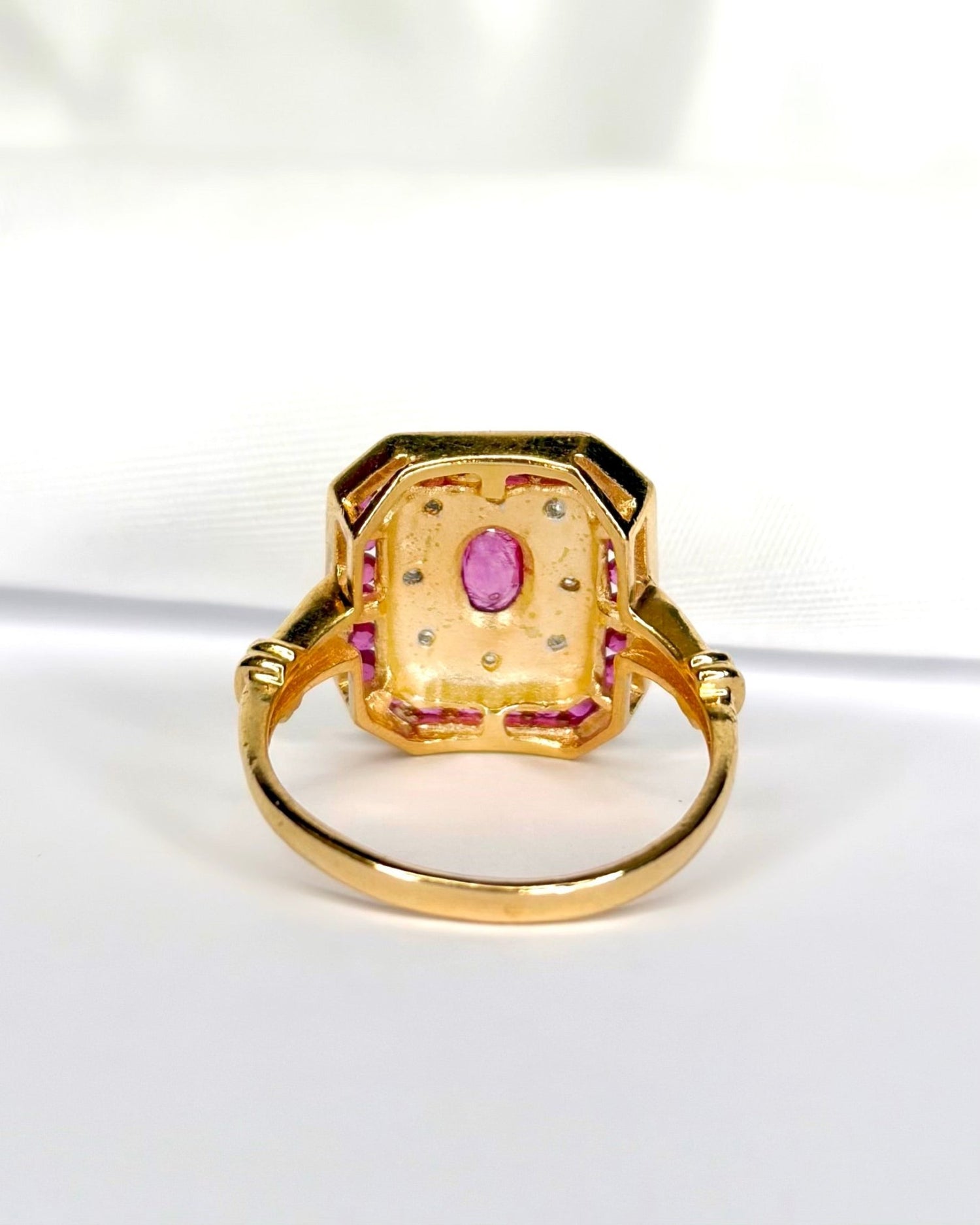 Bague Art - Déco Rubis 0.70 carat &amp; 8 Diamants "Céleste" - Elliade Paris