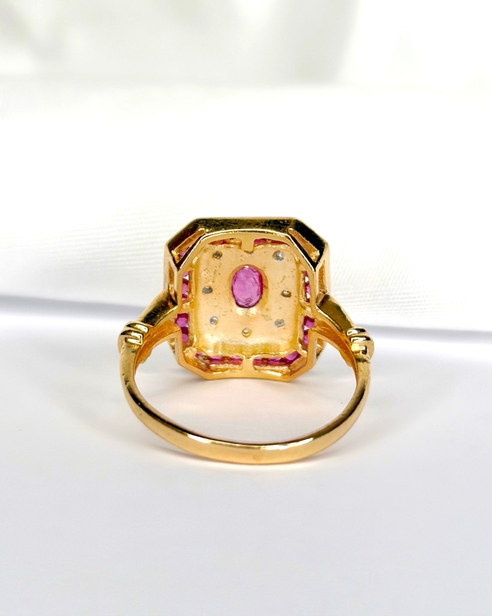 Bague Art - Déco Rubis 0.70 carat &amp; 8 Diamants "Céleste" - Elliade Paris