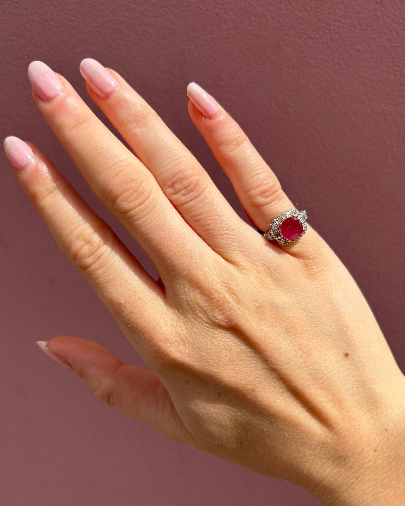Bague Art - Déco Rubis 2.90 carats &amp; 14 Diamants "Milo" - Elliade Paris