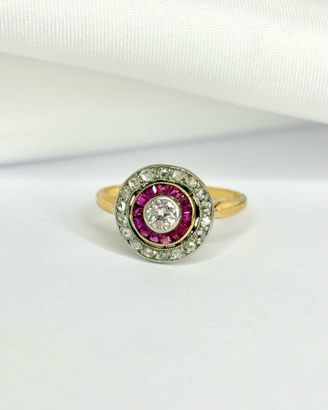 Bague Art Déco Rubis &amp; Diamants "Mariana" - Elliade Paris