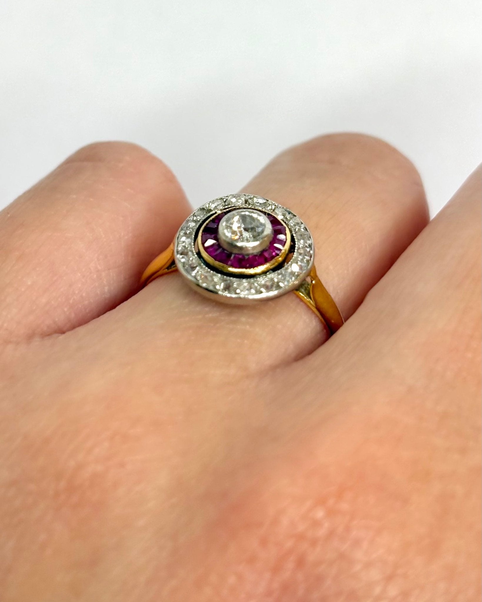Bague Art Déco Rubis &amp; Diamants "Mariana" - Elliade Paris