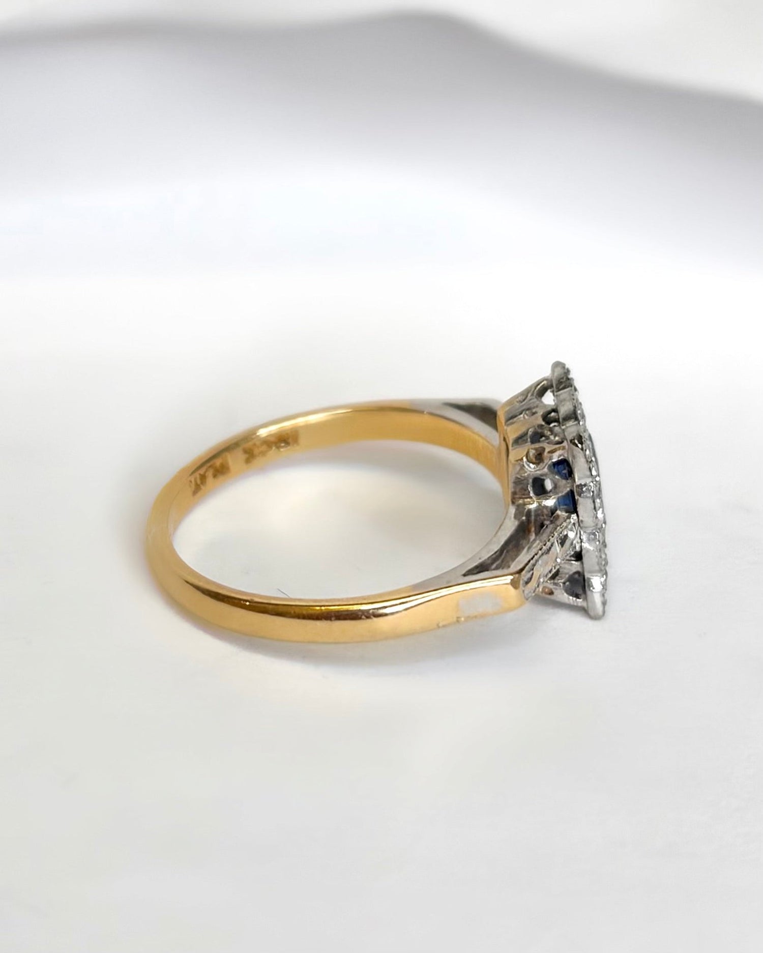 Bague Art-Déco Saphir 0.30 carat &amp; Diamants "Céline" - Elliade Paris