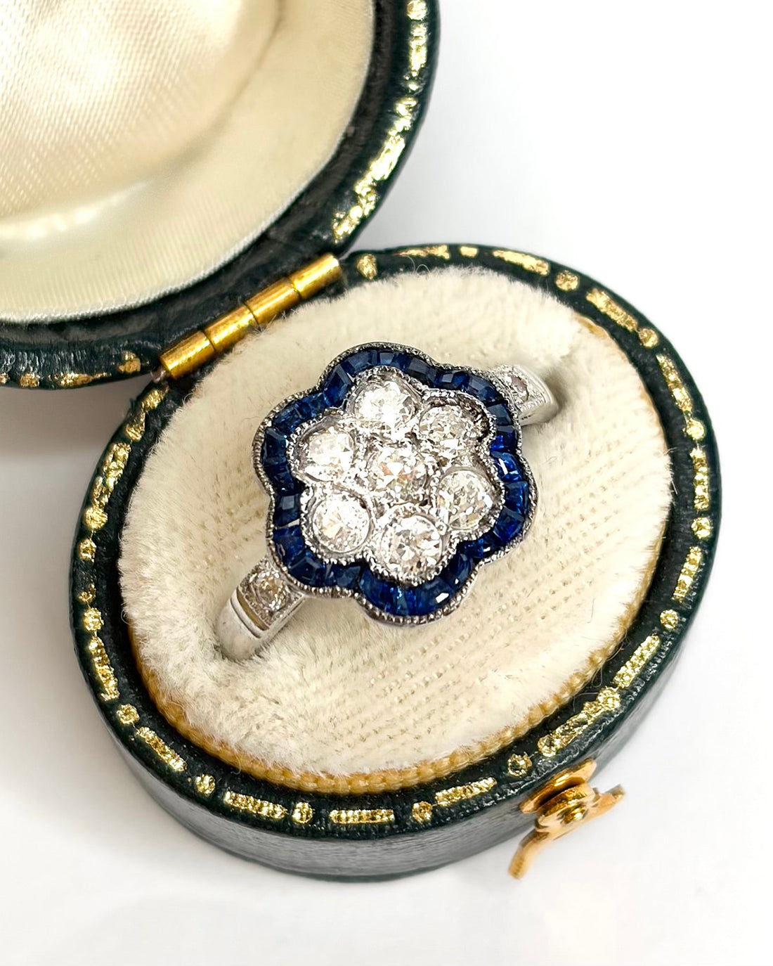 Bague Art-Déco Saphir 0.56 carat &amp; Diamants 0.56 carat "Nina" - Elliade Paris