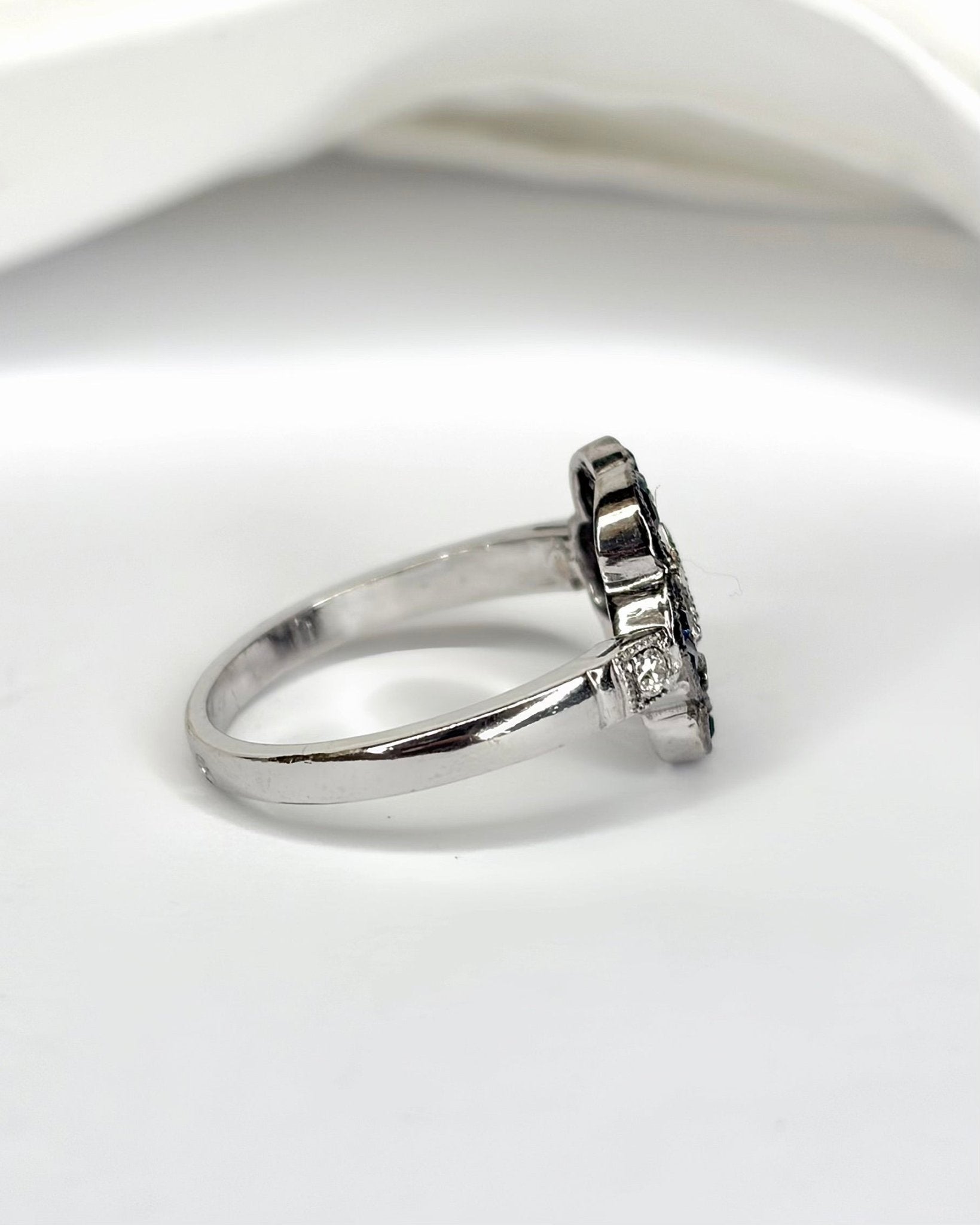 Bague Art-Déco Saphir 0.56 carat &amp; Diamants 0.56 carat "Nina" - Elliade Paris