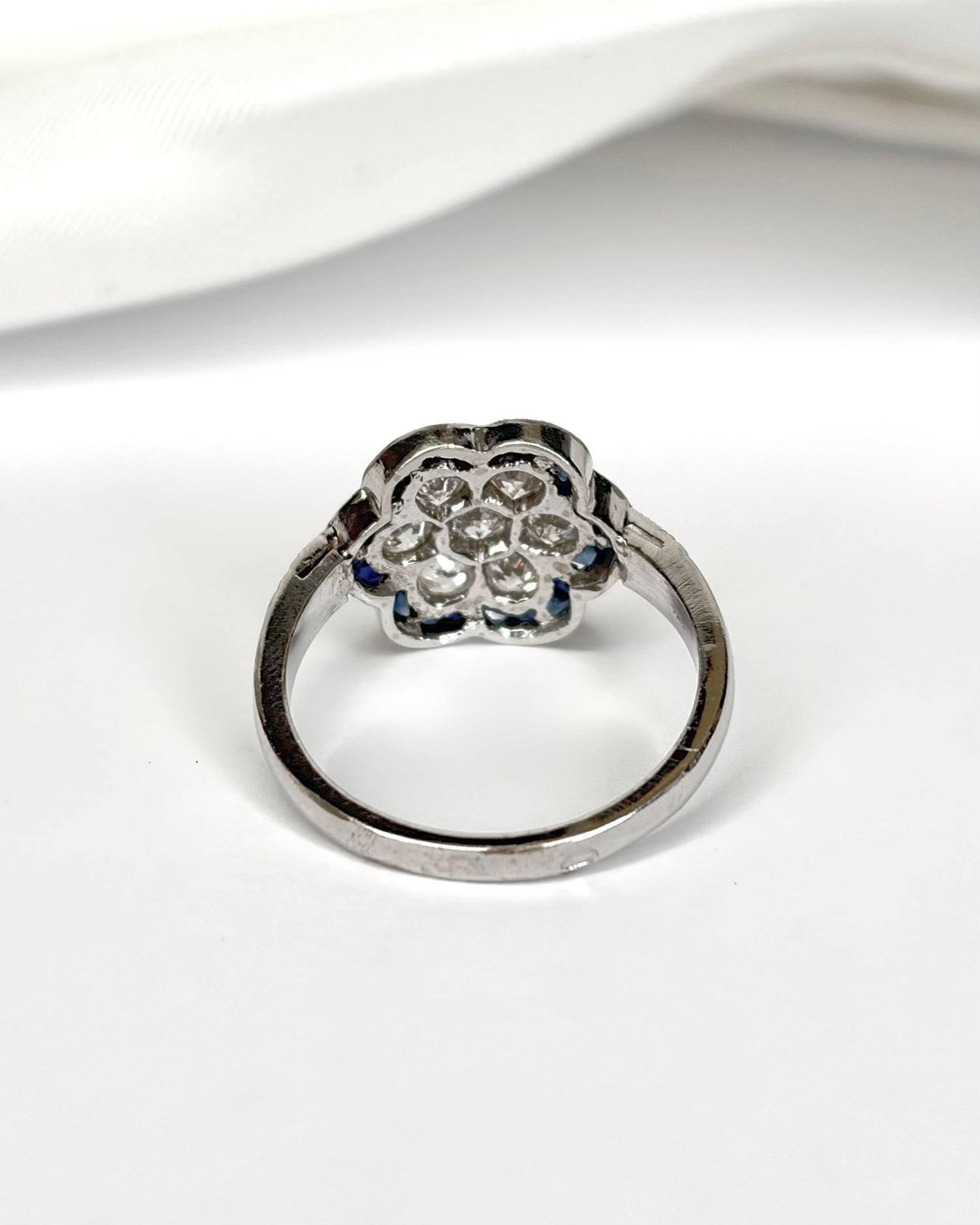 Bague Art-Déco Saphir 0.56 carat &amp; Diamants 0.56 carat "Nina" - Elliade Paris
