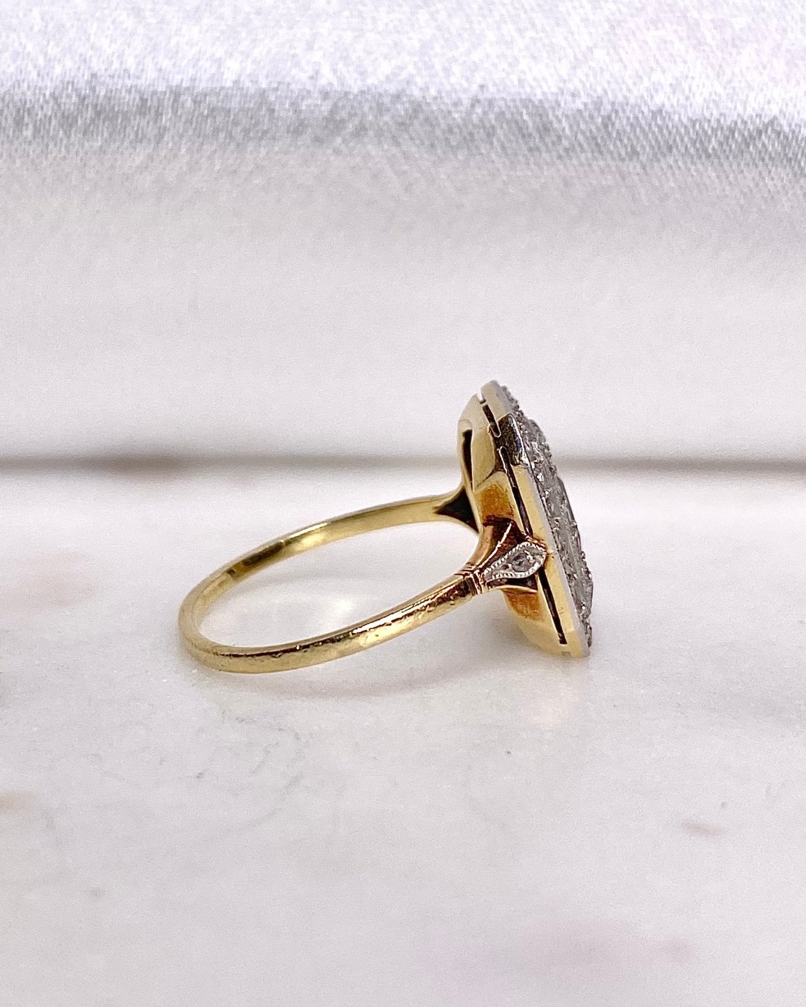 Bague Art - Déco Saphir 0.70 carat &amp; Diamants &quot;Azélaé&quot; - Elliade Paris