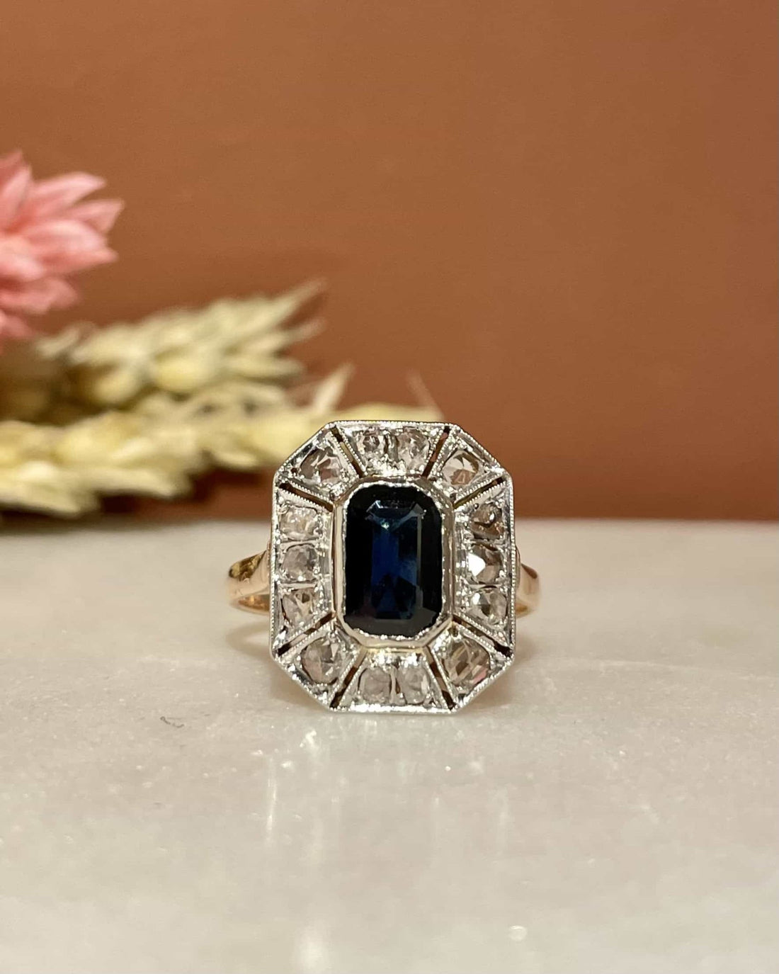 Bague Art - Déco Saphir 1.05 carat &amp; Diamants &quot;Palma&quot; - Elliade Paris