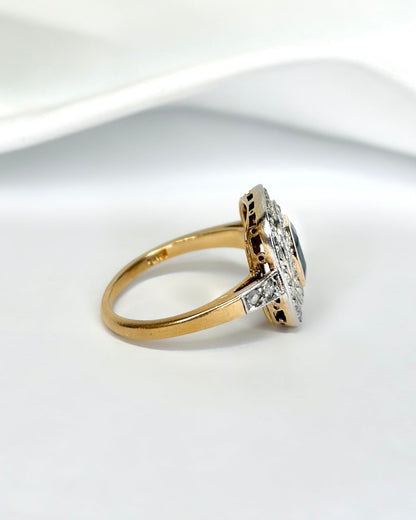 Bague Art - Déco Saphir 1.10 carat &amp; Diamants 0.30 carat "Prune" - Elliade Paris
