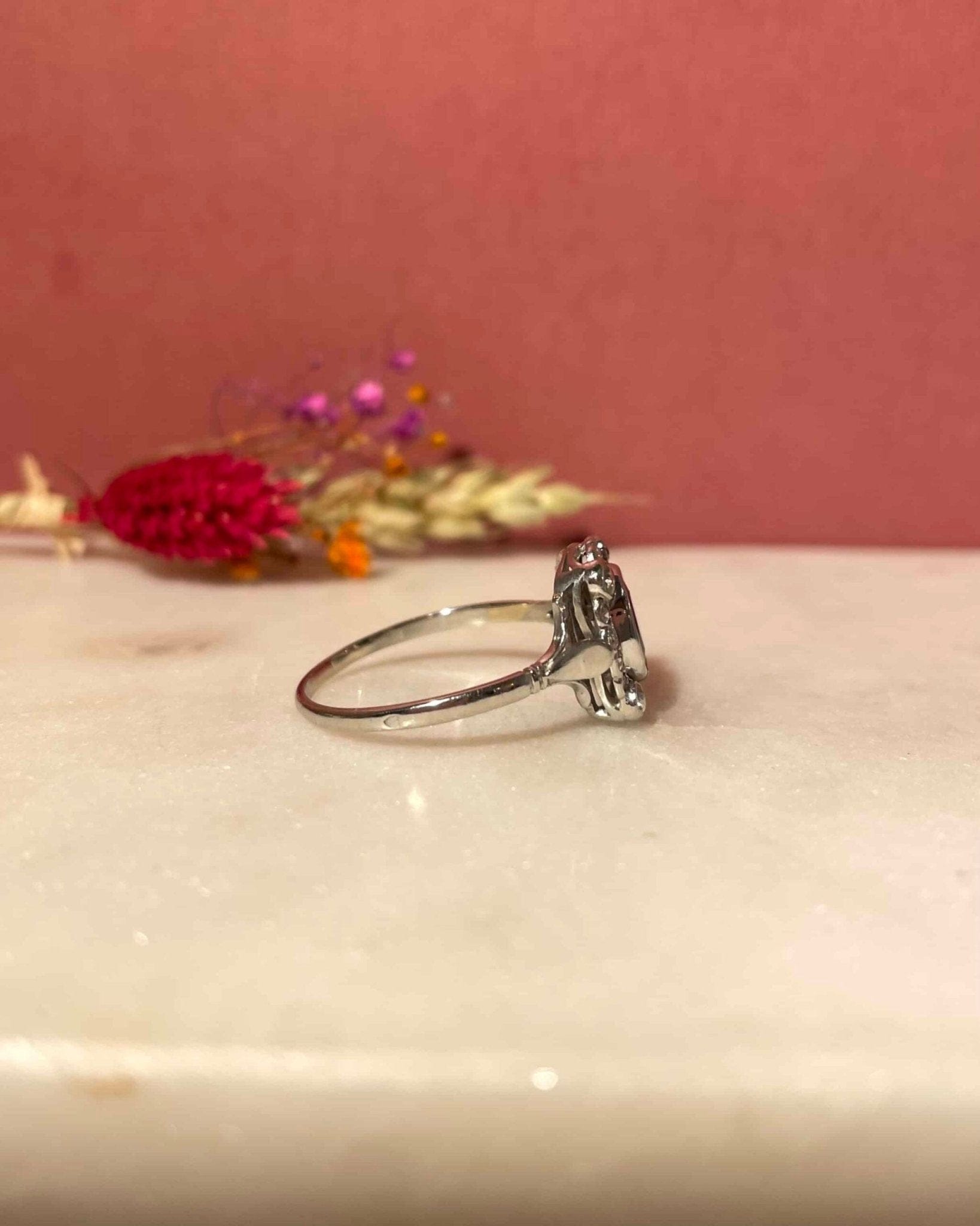 Bague Art - Déco Saphir 1.15 carat &amp; Diamants "Aleïa" - Elliade Paris