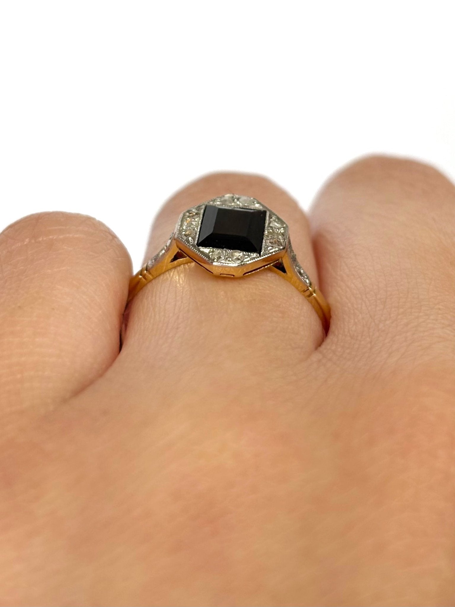 Bague Art Déco Saphir 1.45 carat &amp; Diamants "Vincianne" - Elliade Paris