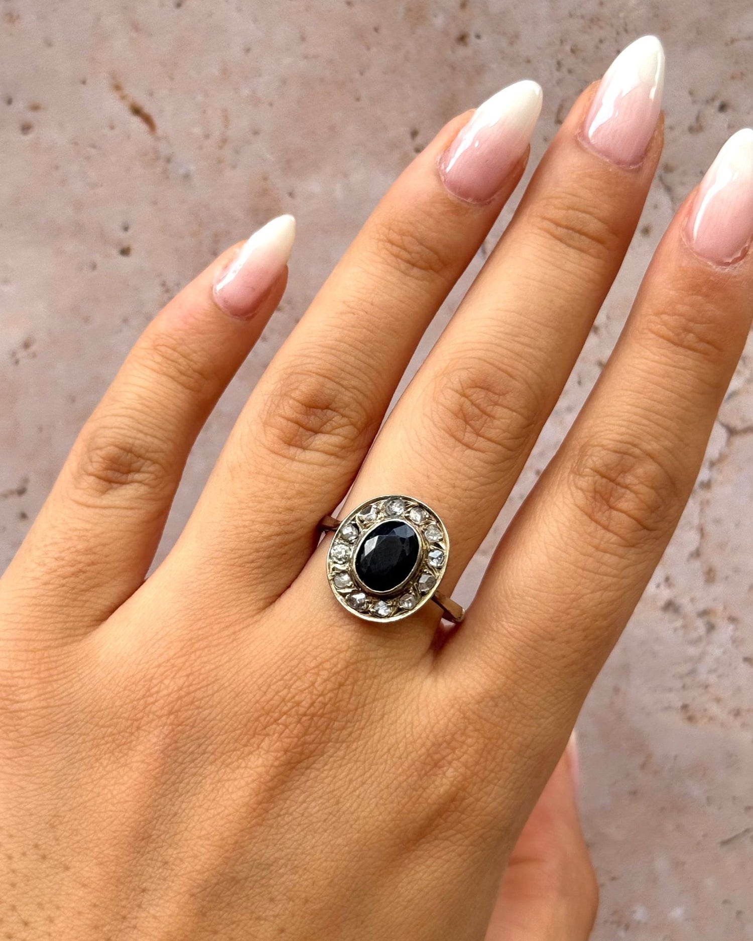Bague Art-Déco Saphir 1.65 carat &amp; Diamants 0.30 carat "Ophélie" - Elliade Paris