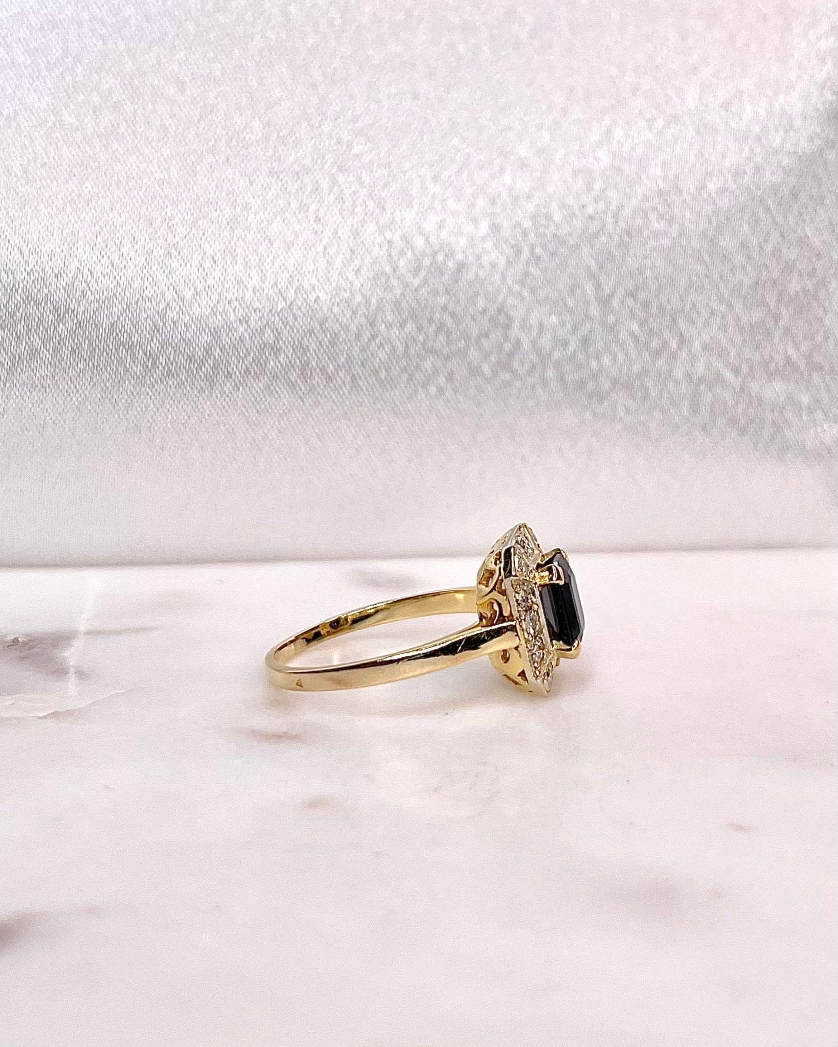 Bague Art - Déco Saphir 1.70 carat &amp; Diamants “Joana” - Elliade Paris