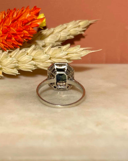 Bague Art - Déco Saphir 1.90 carat &amp; 14 Diamants &quot;Sylvia&quot; - Elliade Paris