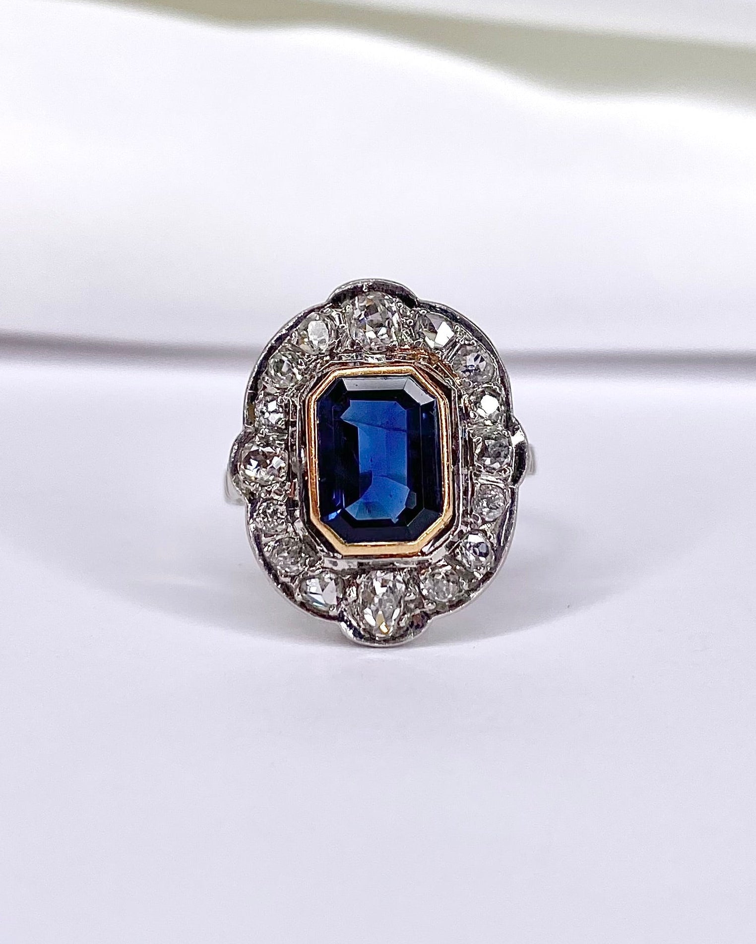 Bague Art - Déco Saphir 2.30 carats &amp; Diamants 0.70 carat "Flore" - Elliade Paris