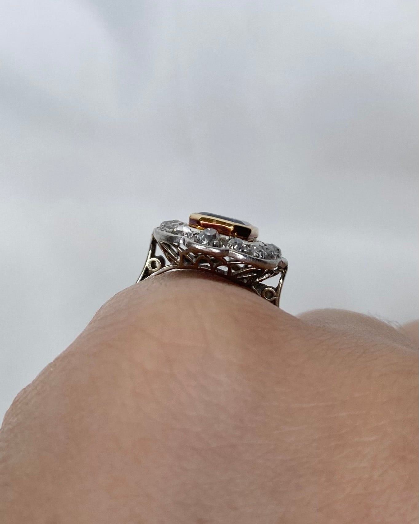 Bague Art - Déco Saphir 2.30 carats &amp; Diamants 0.70 carat "Flore" - Elliade Paris