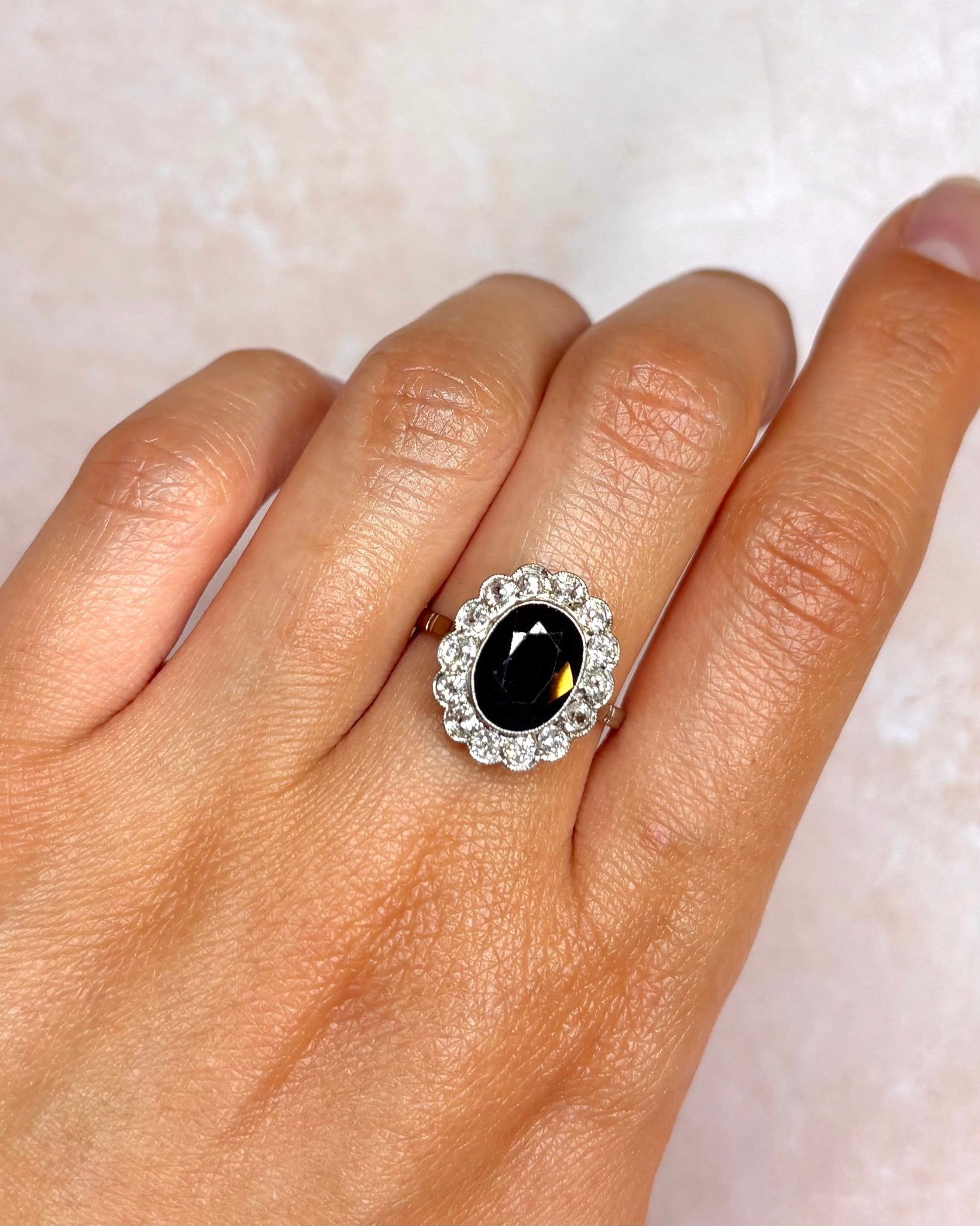 Bague Art - Déco Saphir 2.60 carats &amp; Diamants 0.56 carat "Ornella" - Elliade Paris