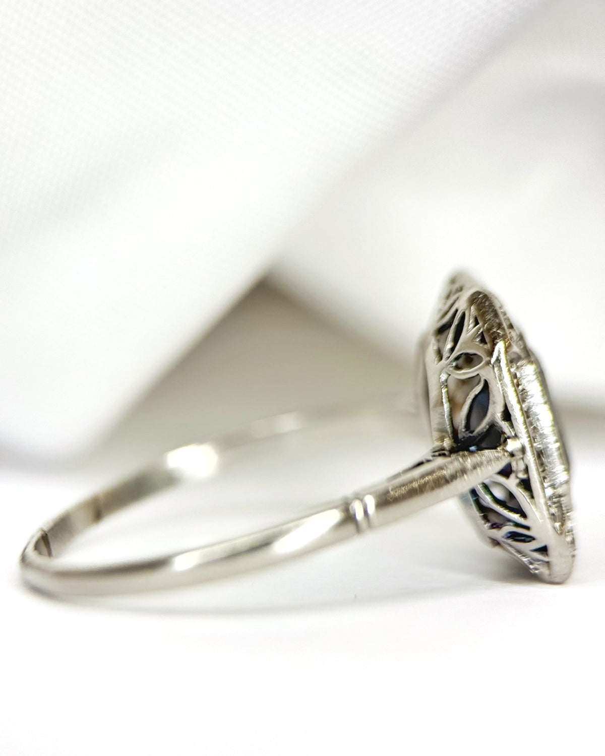 Bague Art-Déco Saphir 2.62 carats &amp; Diamants 0.22 carat 4.45g "Laure" - Elliade Paris