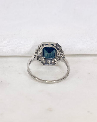 Bague Art déco Saphir 4 carats &amp; Diamants 1 carat &quot;Amy&quot; - Elliade Paris