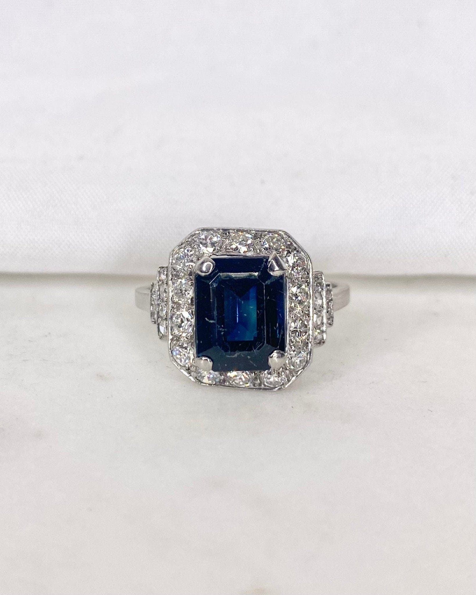 Bague Art déco Saphir 4 carats &amp; Diamants 1 carat "Amy" - Elliade Paris
