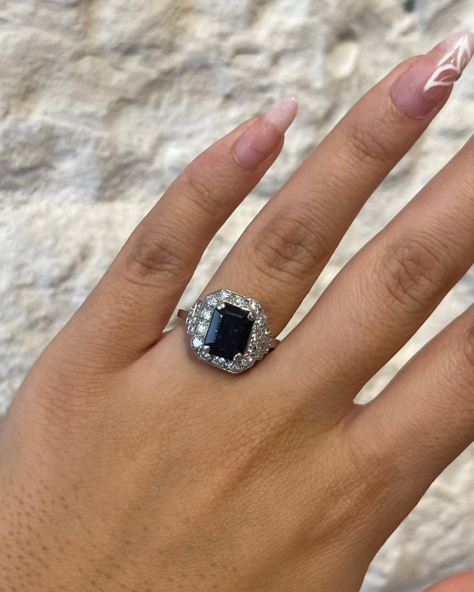 Bague Art déco Saphir 4 carats &amp; Diamants 1 carat "Amy" - Elliade Paris