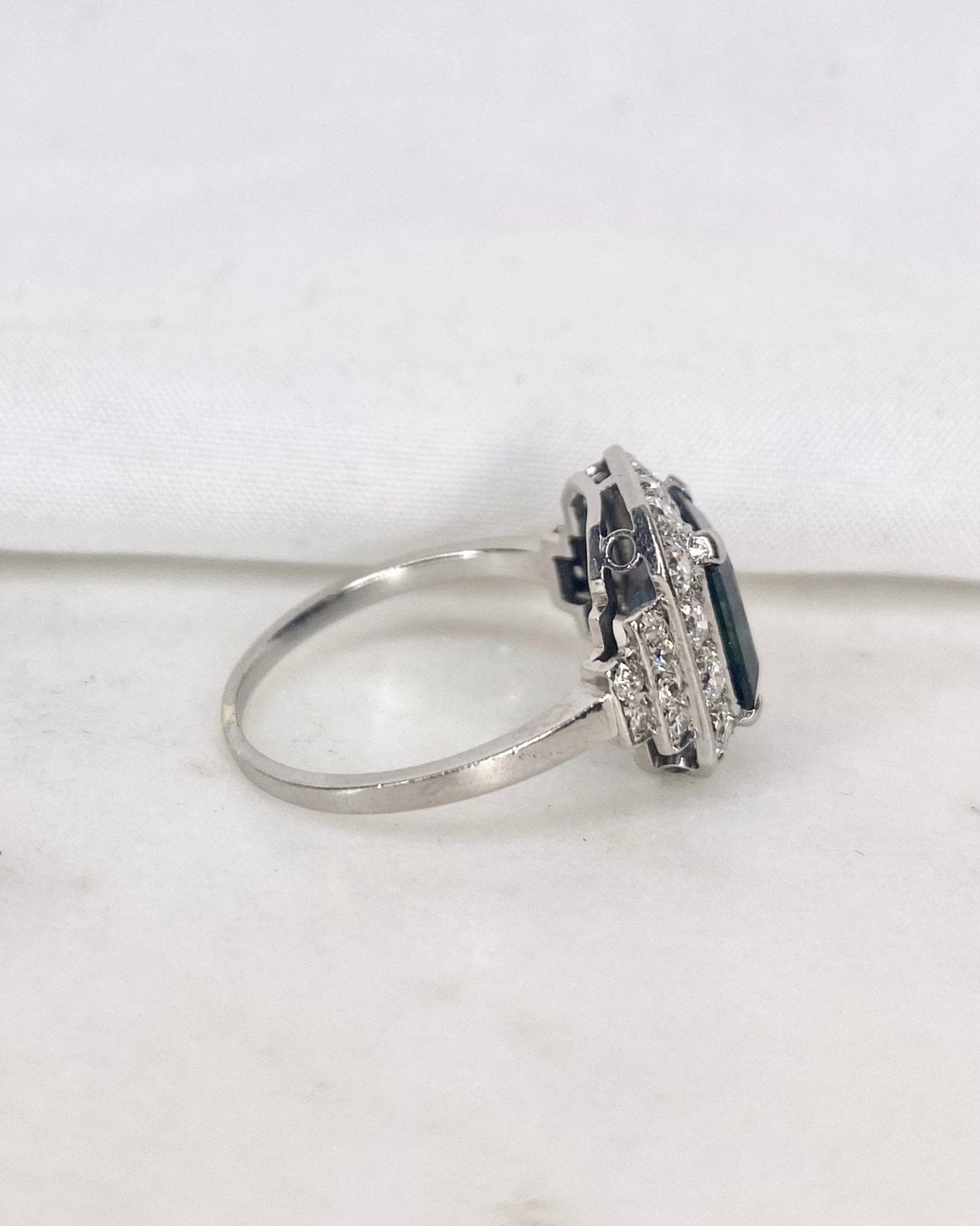 Bague Art déco Saphir 4 carats &amp; Diamants 1 carat "Amy" - Elliade Paris