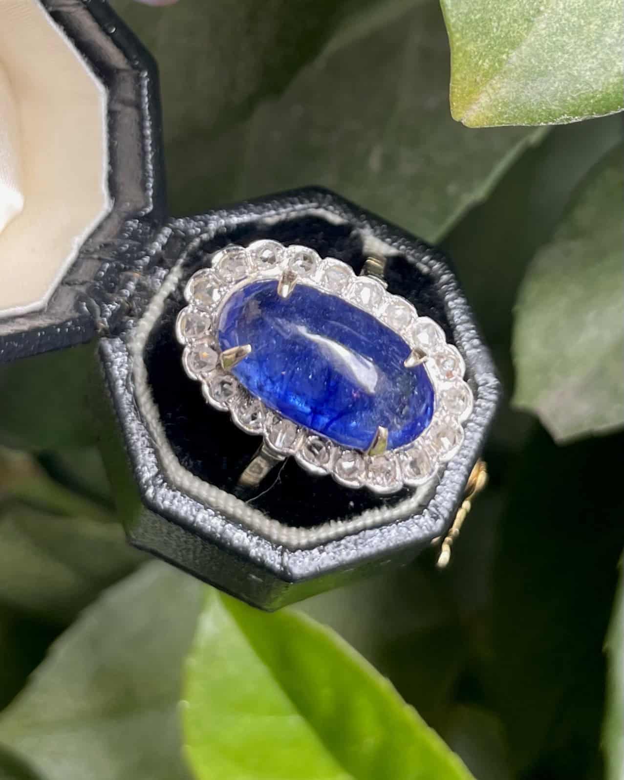 Bague Art - Déco Saphir 8 carats &amp; 21 Diamants "Alina" - Elliade Paris
