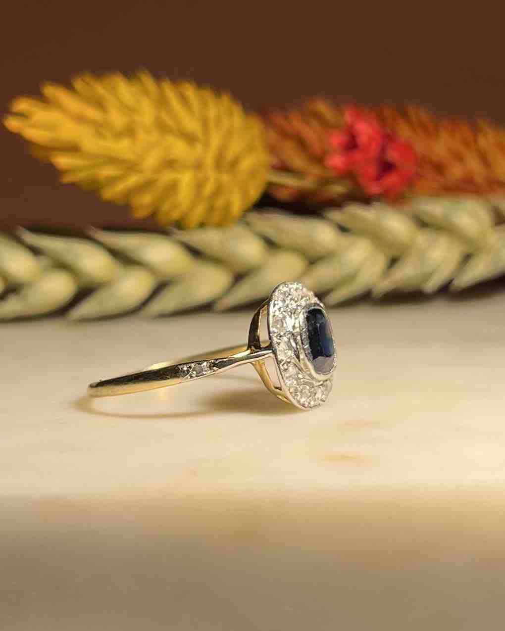 Bague Art - Déco Saphir &amp; Diamants "Mélia" - Elliade Paris