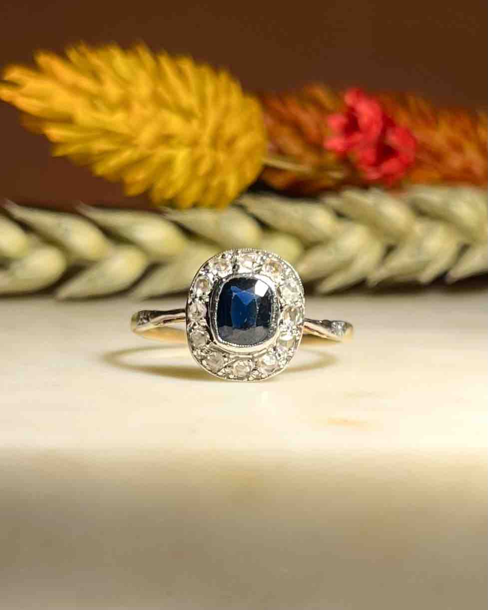 Bague Art - Déco Saphir &amp; Diamants "Mélia" - Elliade Paris
