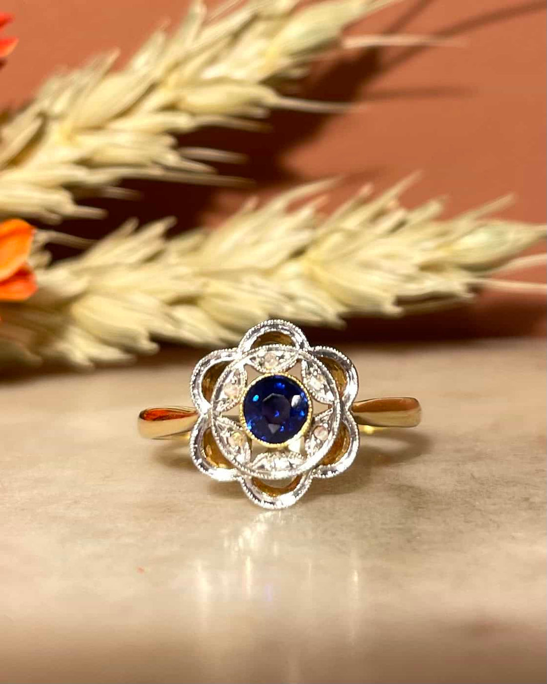 Bague Art - Déco Saphir &amp; Diamants « Sandrane » - Elliade Paris
