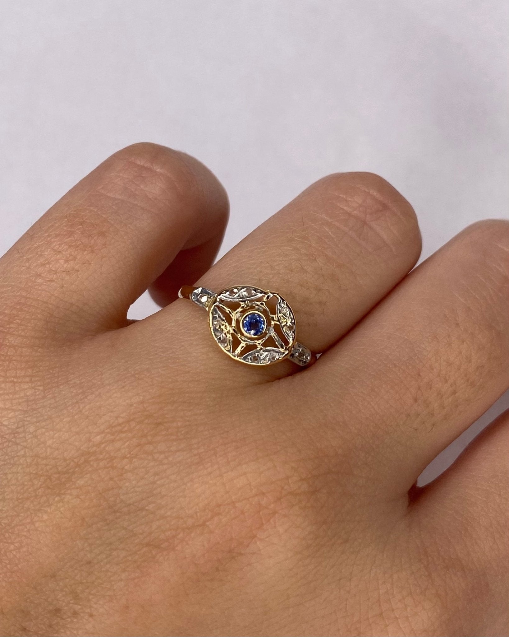 Bague Art Déco Saphir &amp; Diamants &quot;Zora&quot; - Elliade Paris