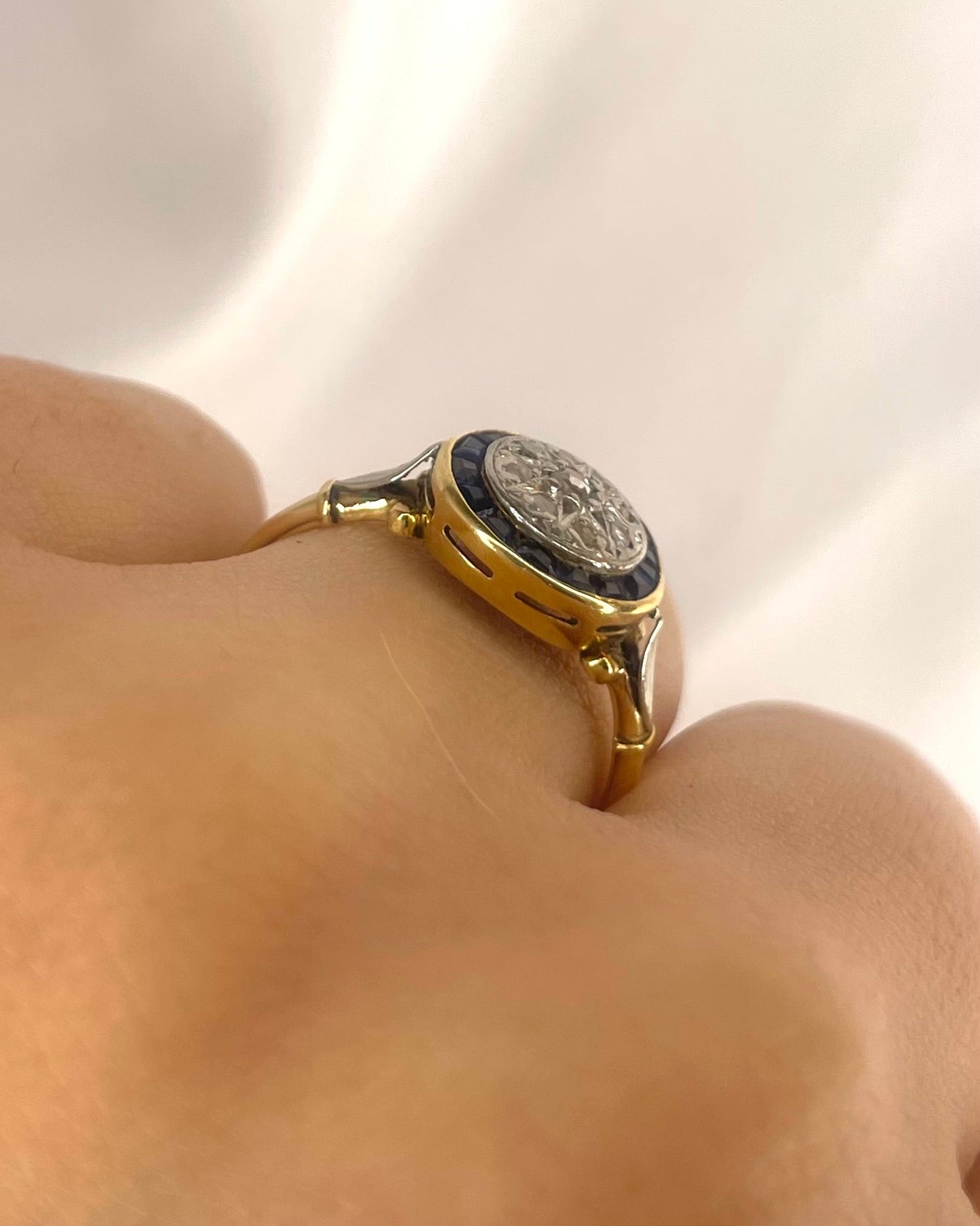 Bague Art Déco Saphirs 0.32 carat &amp; Diamants "Leonora" - Elliade Paris