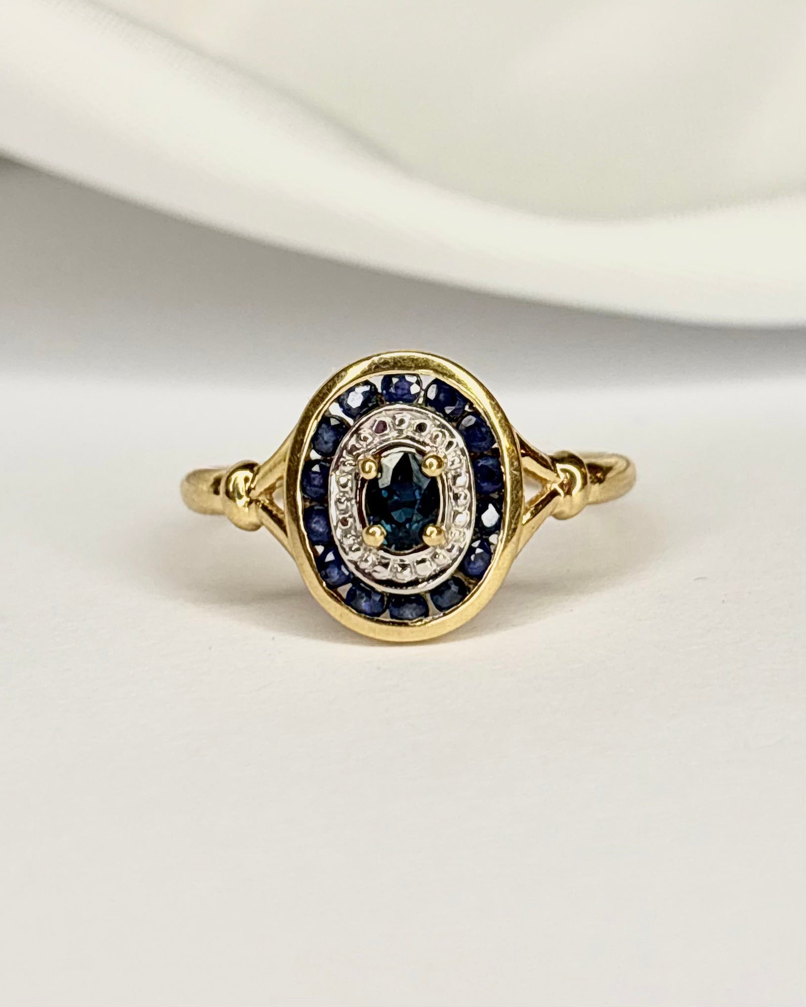 Bague Art Déco Saphirs 0.52 carat "Cindy" - Elliade Paris