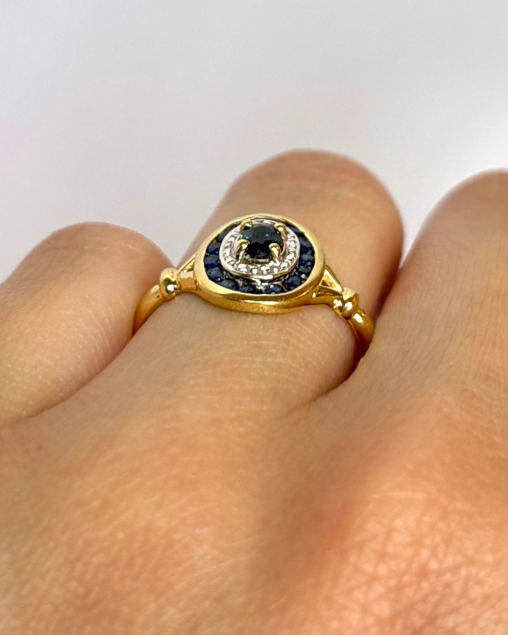 Bague Art Déco Saphirs 0.52 carat "Cindy" - Elliade Paris