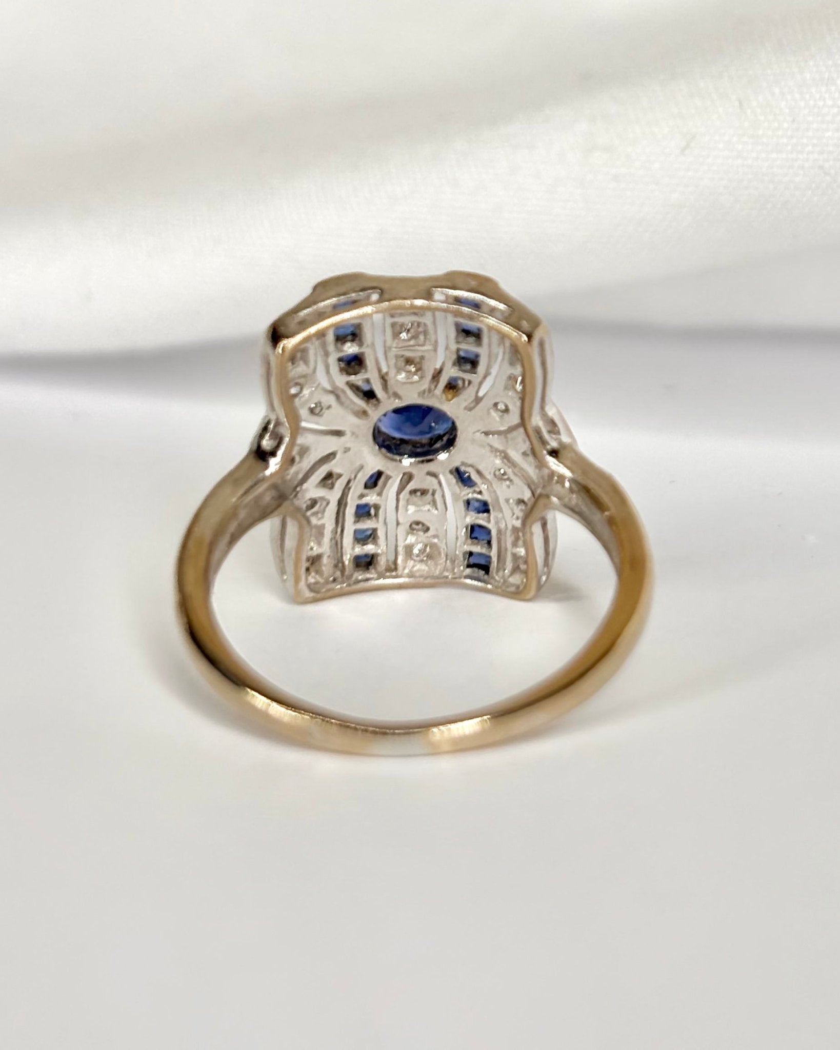 Bague Art-Déco Saphirs 0.86 carat &amp; Diamants 0.20 carat "Marylin" - Elliade Paris