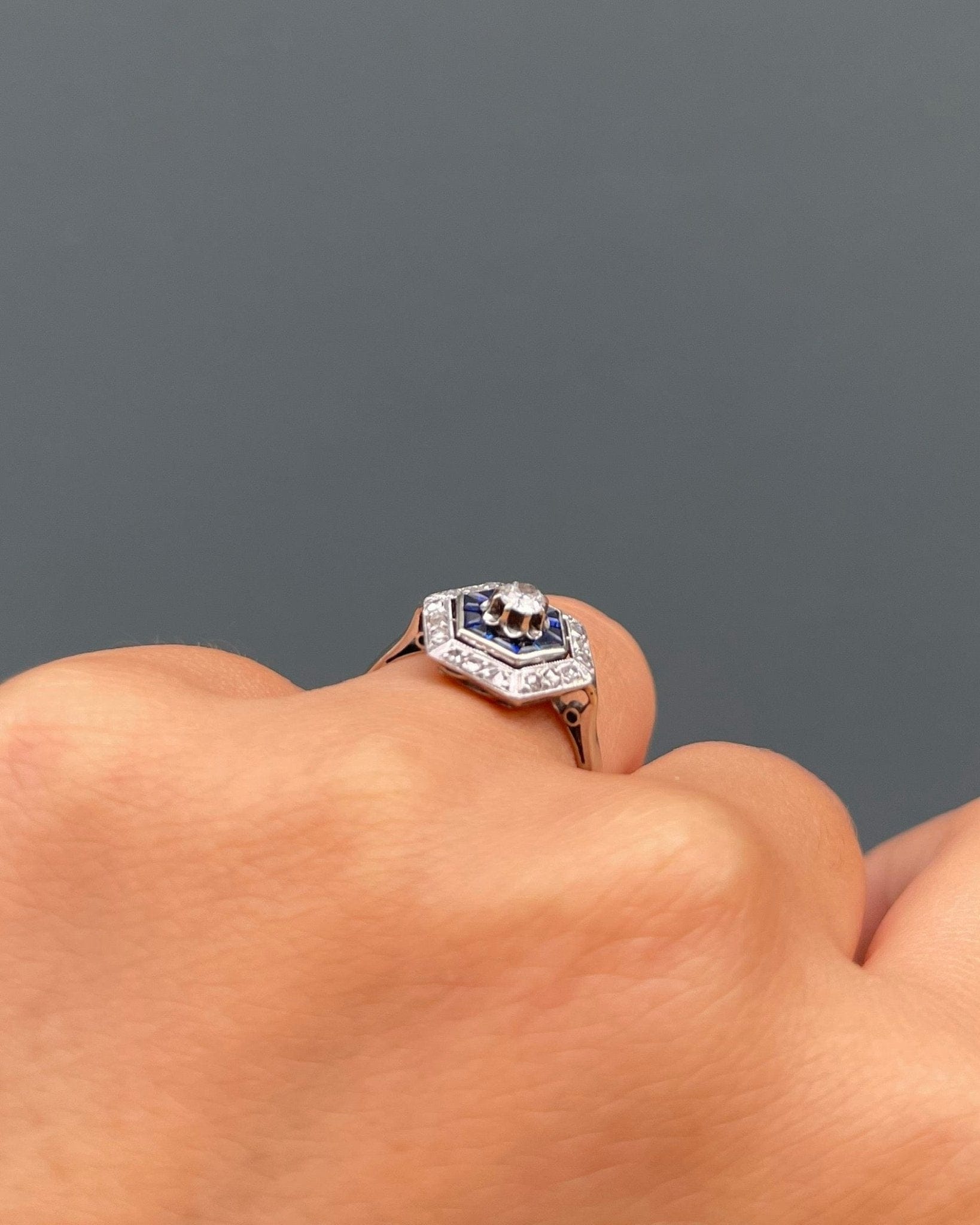 Bague Art - Déco Saphirs 1.10 carat &amp; Diamants "Carmina" - Elliade Paris
