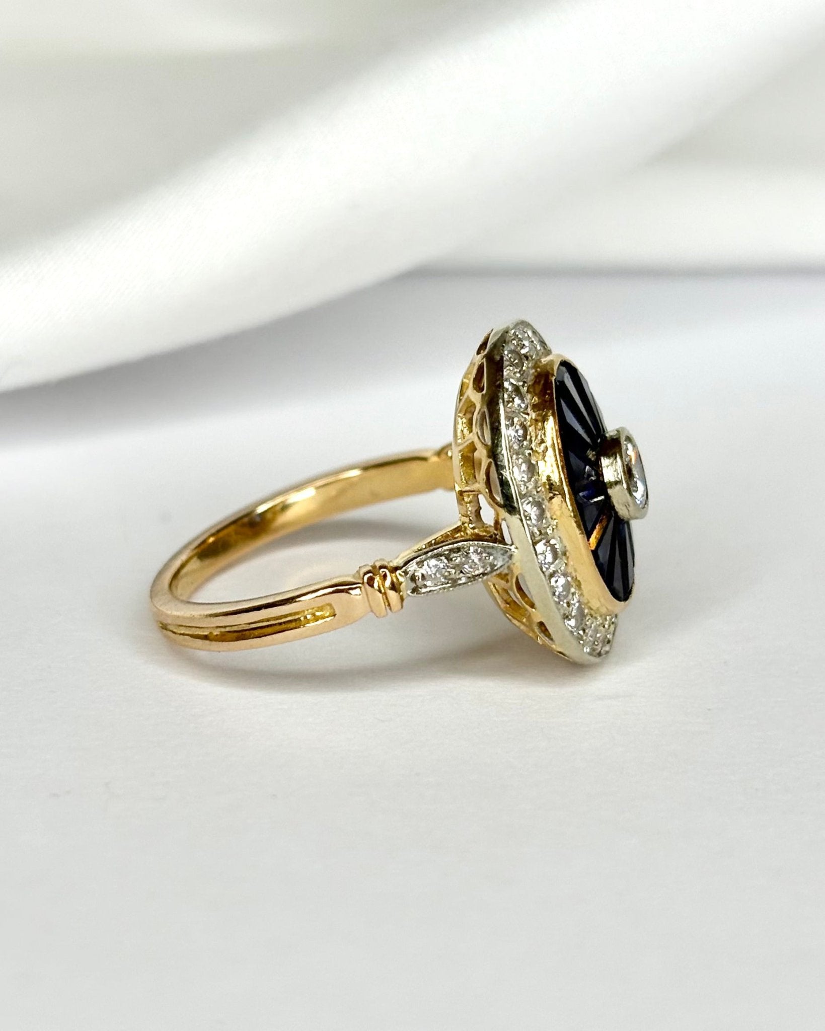 Bague Art Déco Saphirs 1.34 carat &amp; Diamants 0.63 carat "Zoé" - Elliade Paris