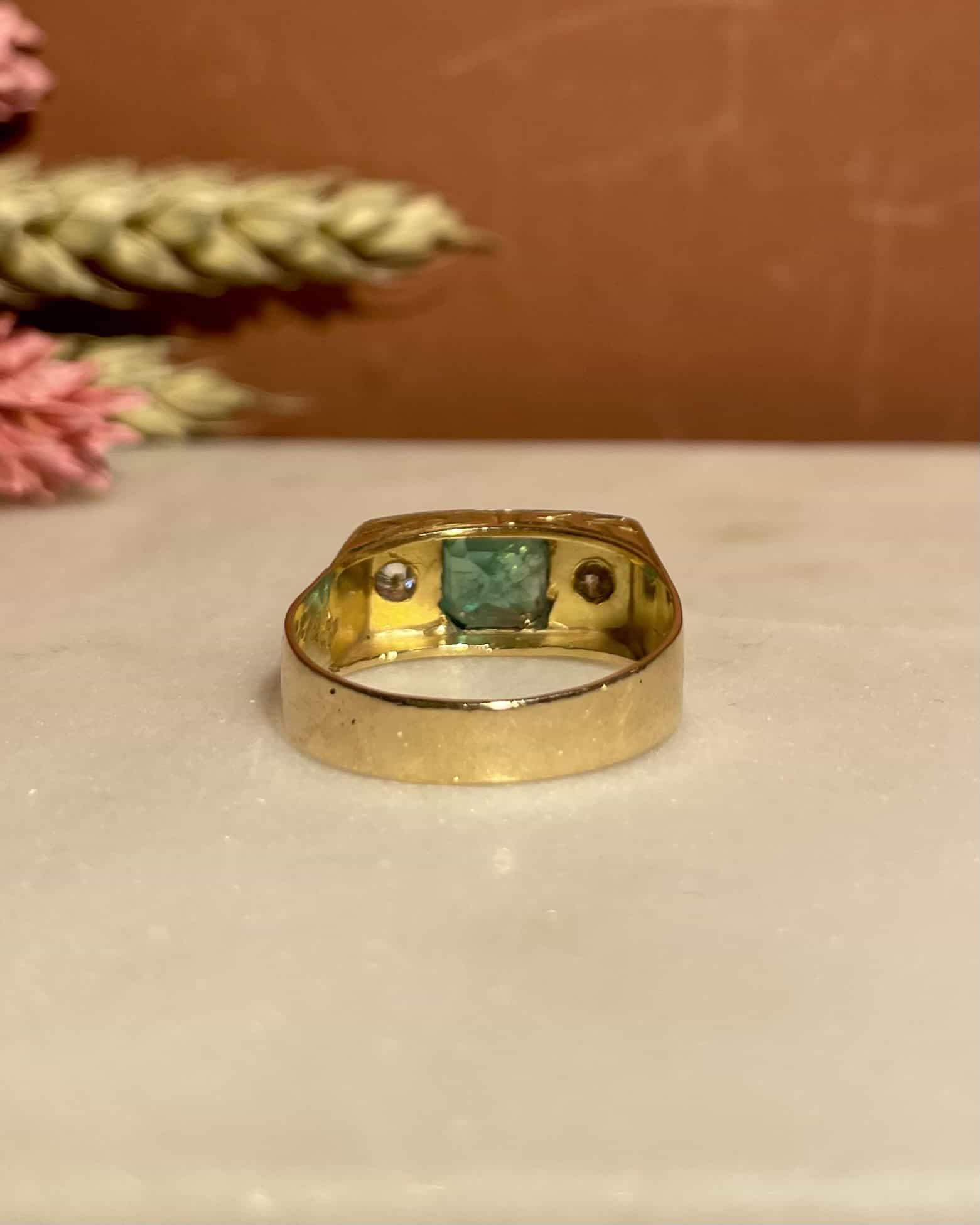 Bague Art - Déco Tank Vintage Émeraude 1.50 carat et Diamants &quot;Aranza&quot; - Elliade Paris