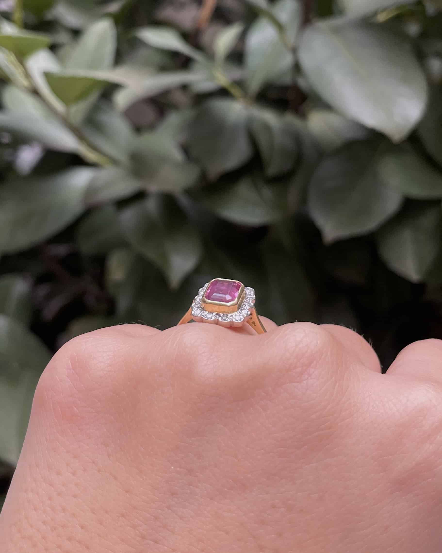 Anillo Art Déco con turmalina rosa de 1,50 quilates y diamantes "Gaïa"